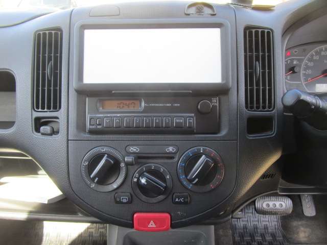 Nissan AD 12