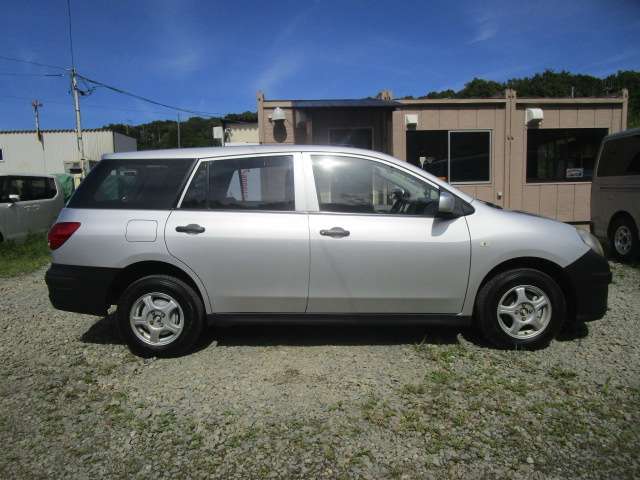 Nissan AD 5