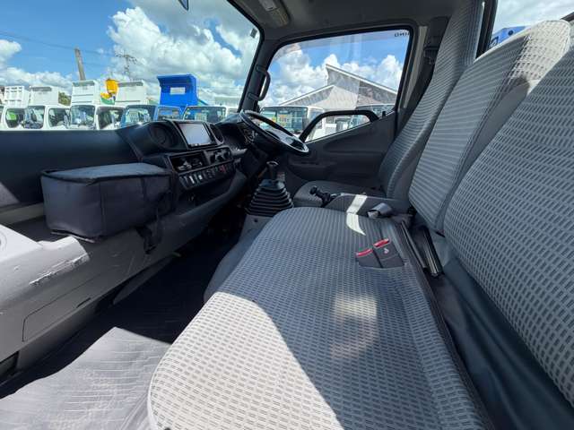 Hino Dutro 12
