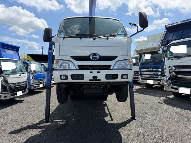 Hino Dutro 3