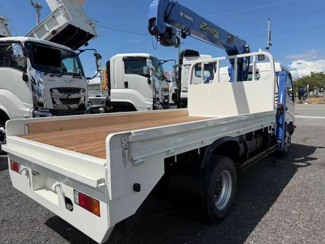 Hino Dutro 5