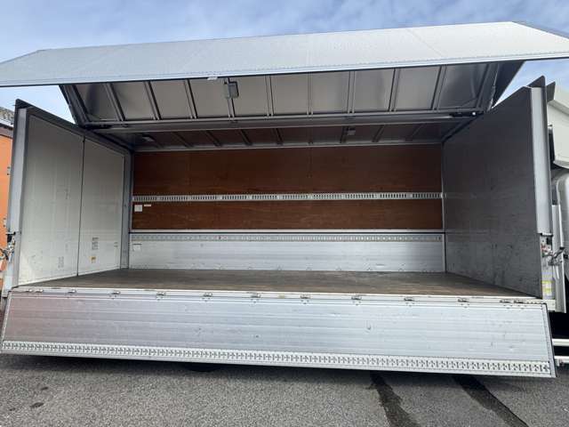 UD Trucks Condor 8