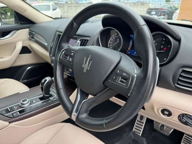 Maserati Levante 8