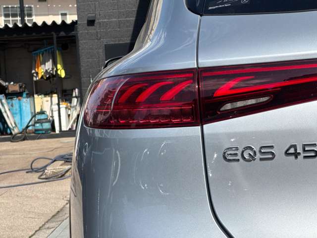 Mercedes-Benz EQS SUV 12