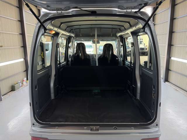 Daihatsu Hijet Cargo 4