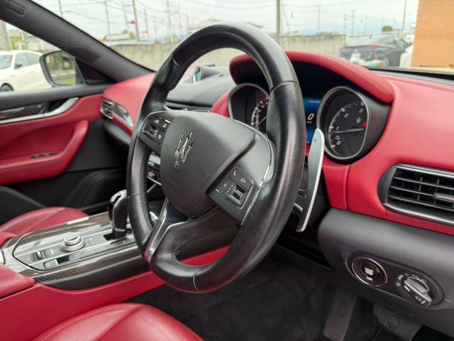 Maserati Levante 8