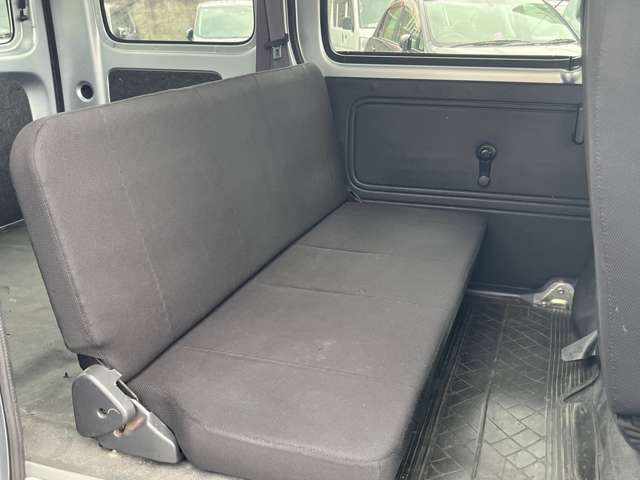 Daihatsu Hijet Cargo 11
