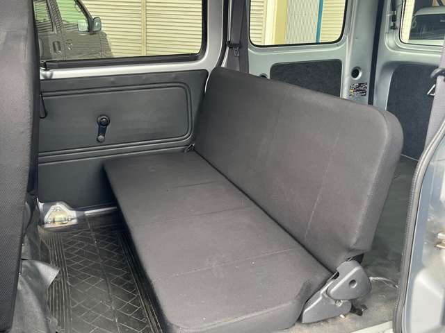 Daihatsu Hijet Cargo 10