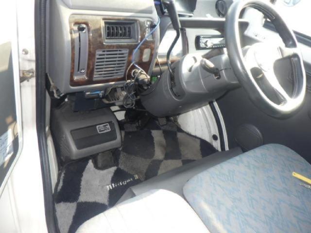 Daihatsu Midget II 6