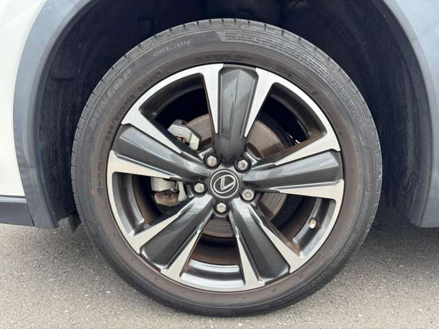 Lexus UX 8