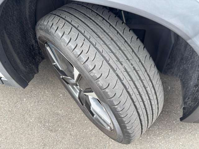 Lexus UX 9