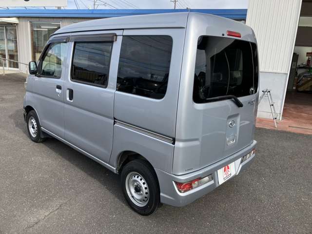 Daihatsu Hijet Cargo 8