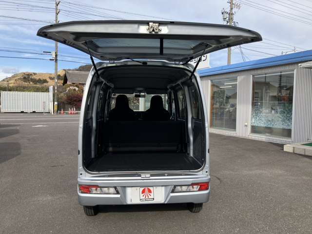 Daihatsu Hijet Cargo 10