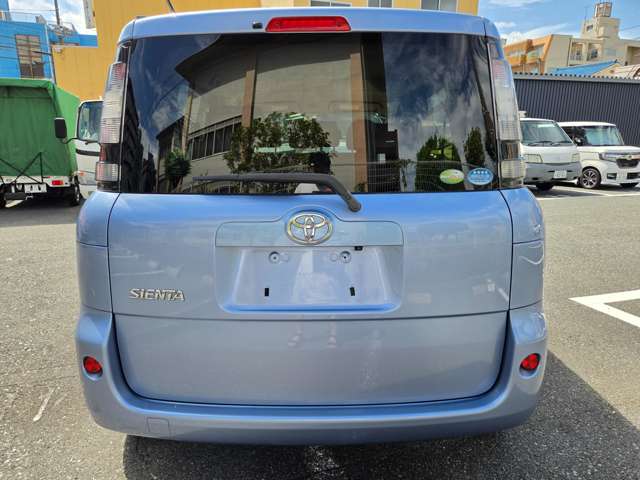 Toyota Sienta 11