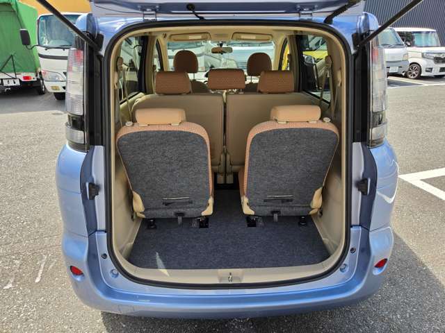 Toyota Sienta 12