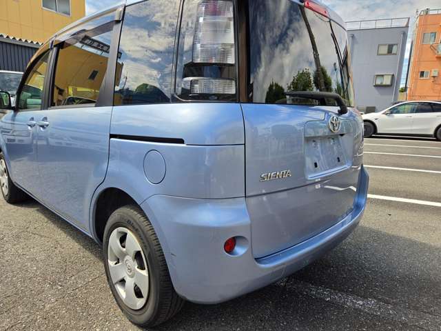Toyota Sienta 7