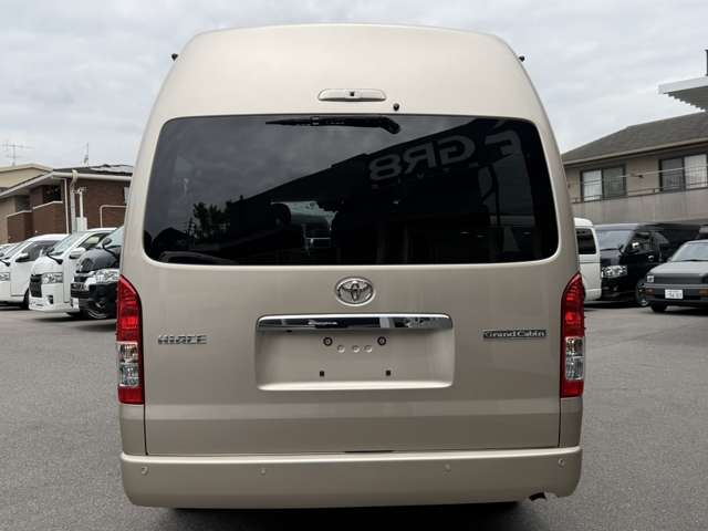Toyota Hiace 7