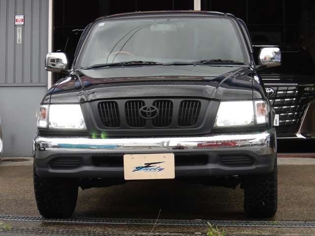 Toyota Hilux 2