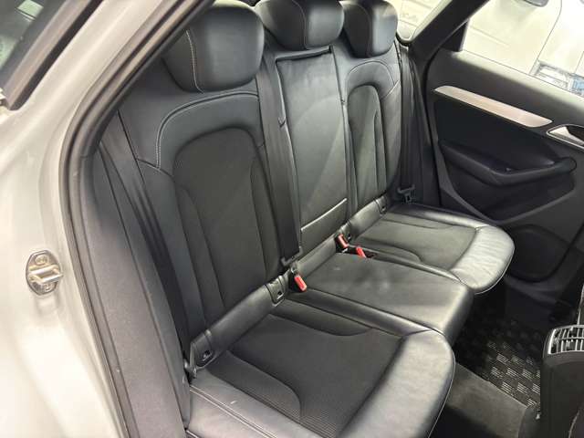 Audi Q3 10