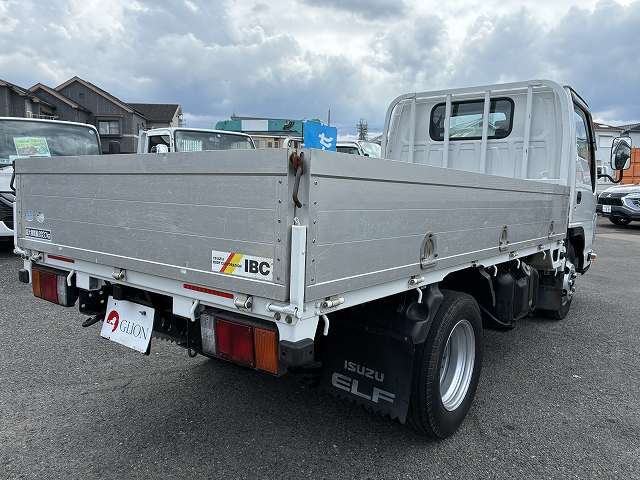Isuzu Elf 6