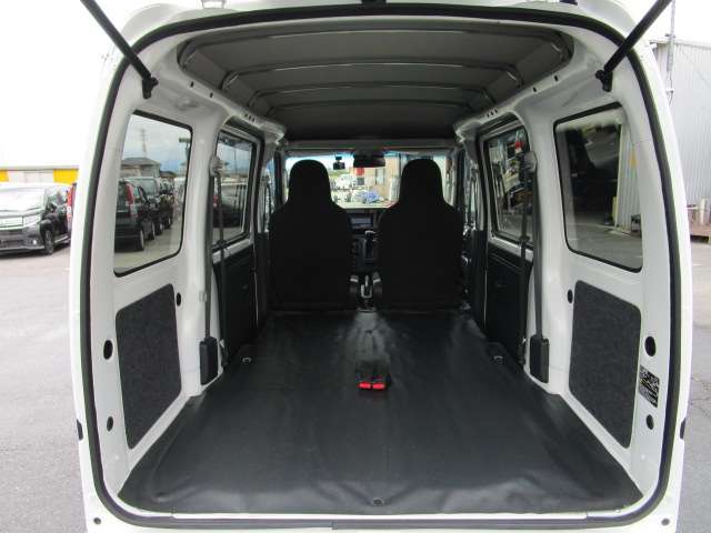 Daihatsu Hijet Cargo 11