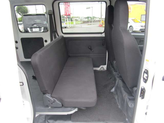 Daihatsu Hijet Cargo 12