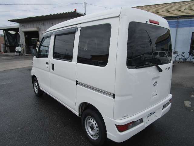 Daihatsu Hijet Cargo 7