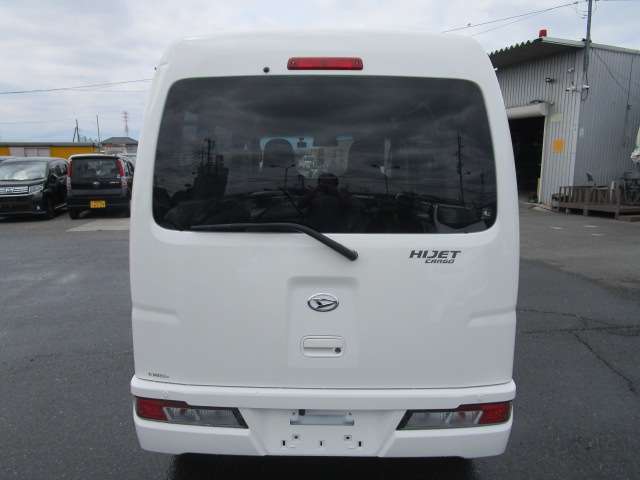Daihatsu Hijet Cargo 9