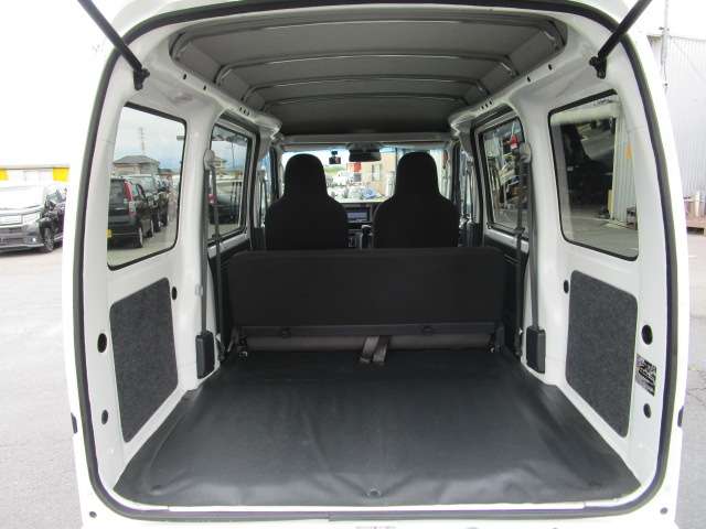 Daihatsu Hijet Cargo 10