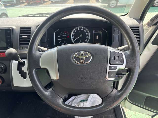 Toyota Hiace Van 11