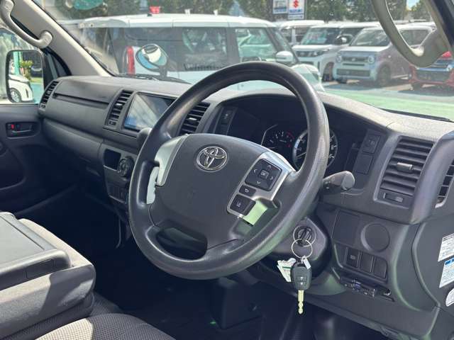 Toyota Hiace Van 7