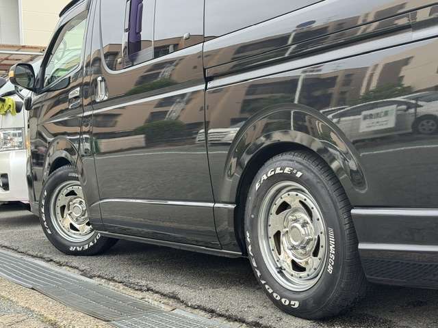 Toyota Hiace Van 11