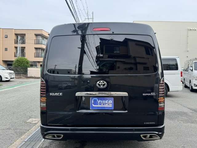 Toyota Hiace Van 12