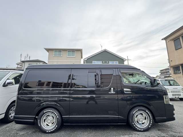 Toyota Hiace Van 6