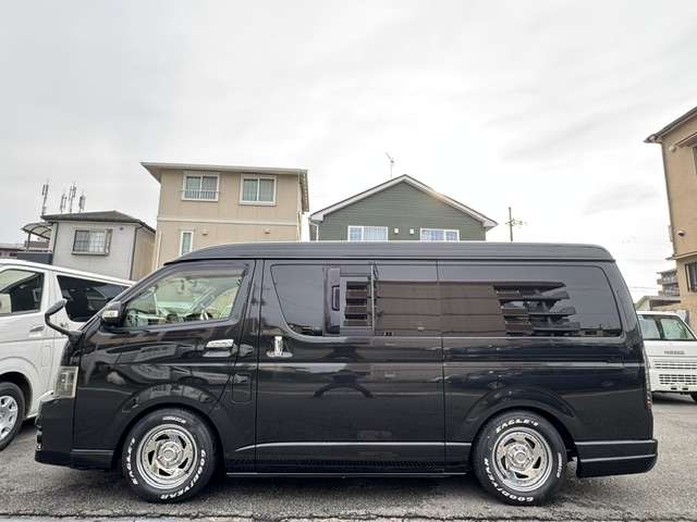 Toyota Hiace Van 7
