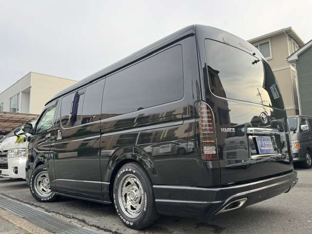 Toyota Hiace Van 9