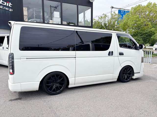 Toyota Hiace Van 12