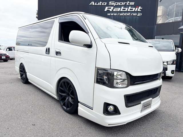 Toyota Hiace Van 4