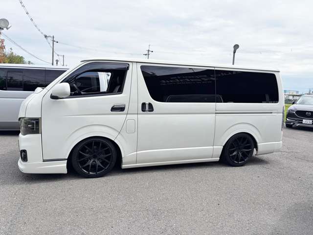 Toyota Hiace Van 7