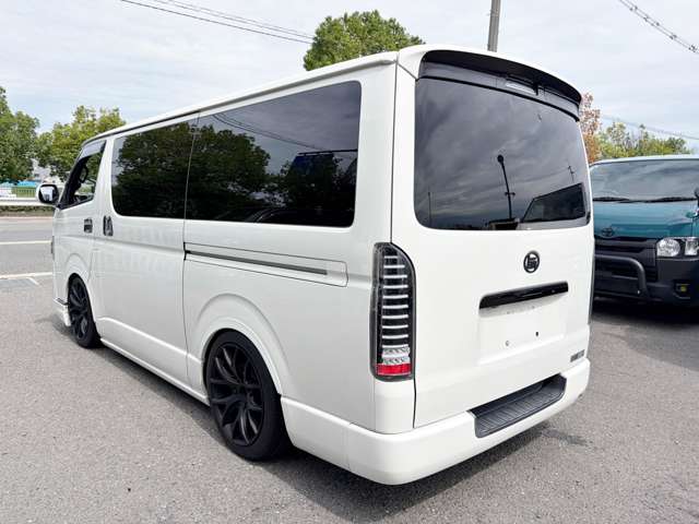 Toyota Hiace Van 8