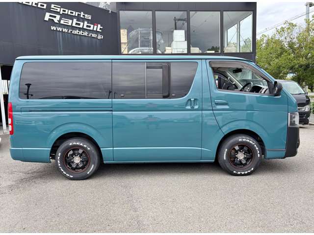 Toyota Hiace Van 11