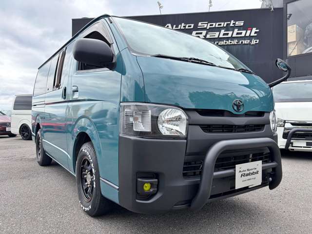 Toyota Hiace Van 12