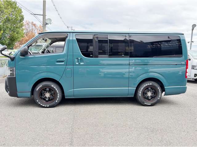 Toyota Hiace Van 7