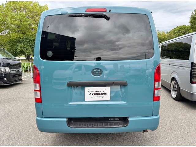 Toyota Hiace Van 9