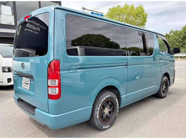 Toyota Hiace Van 10