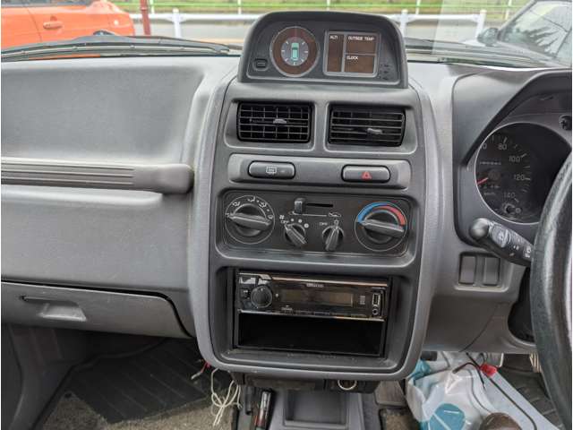 Mitsubishi Pajero Mini 12