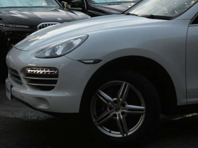 Porsche Cayenne 8