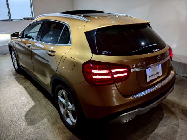 Mercedes-Benz GLA-Class 10