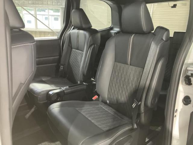 Toyota Noah 10
