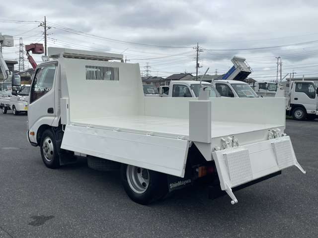 Hino Dutro 12